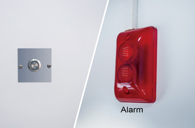 Los dispositivos de alarma se encuentran en el compartimiento de refrigeración con el fin de asegurar una mayor seguridad en cuanto al personal porque evita bloqueos accidentales.